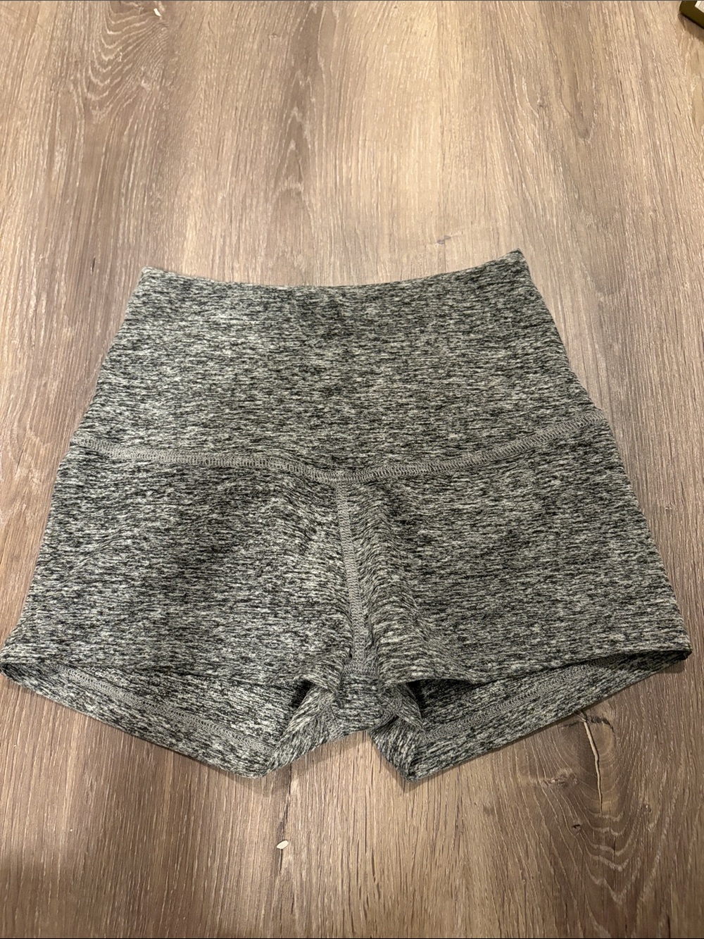 Beyond Yoga Gray Booty Bike Shorts Size XS Super Soft